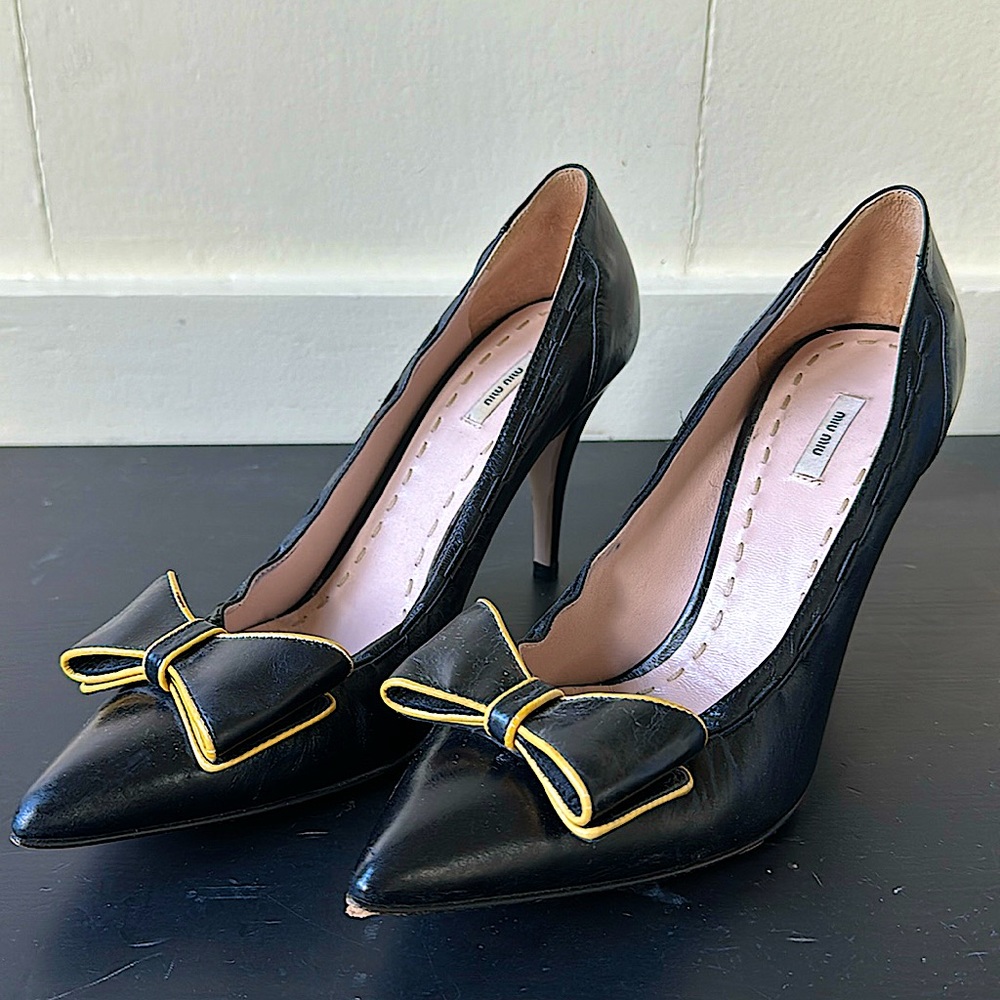 Miu Miu Black Pump with Stitching and Bow Size 38